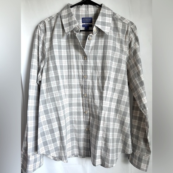 Pendleton Tops - Pendleton Women’s Fitted Plain Button Down Shirt- Size Large